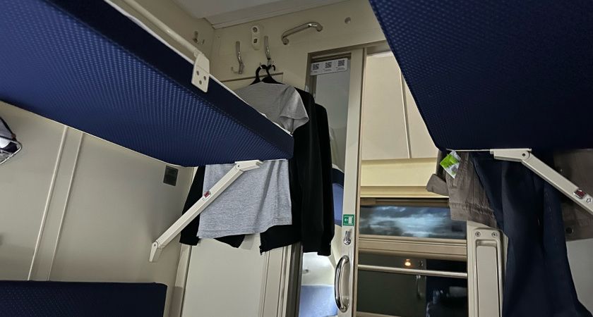 Опытные туристы никогда не бронируют места в 3 и 6 купе: вот почему их считают худшими в вагоне