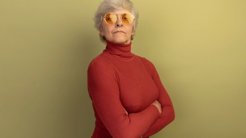 7 фасонов старят женщин 60+: лучше оставить в прошлом — замените на элегантные вещи