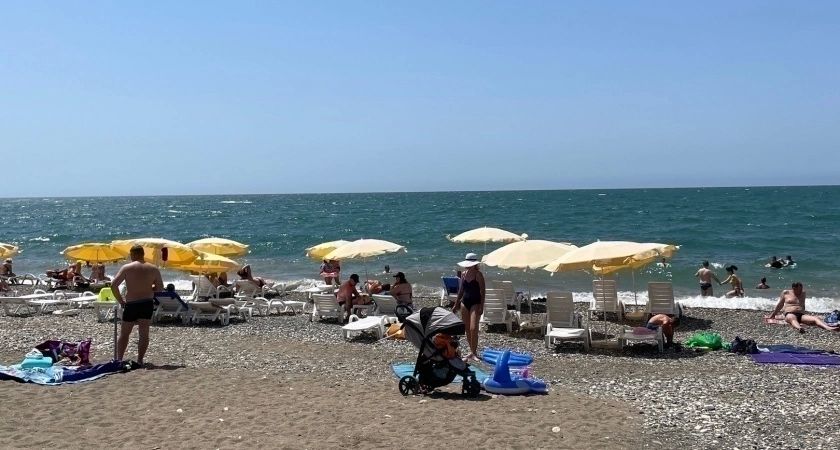 Там дешевле чем в Краснодарском крае и уважают русских: на этот золотой курорт поеду в мае