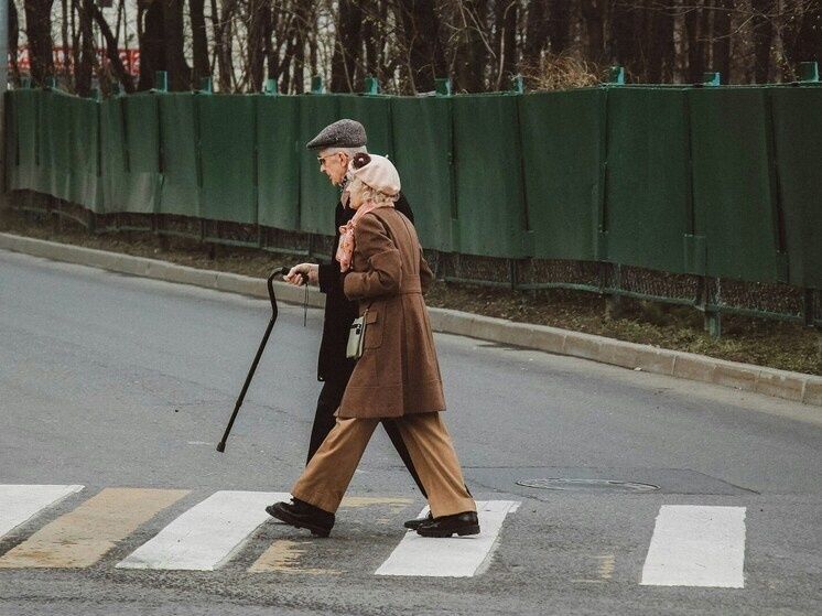         2025 