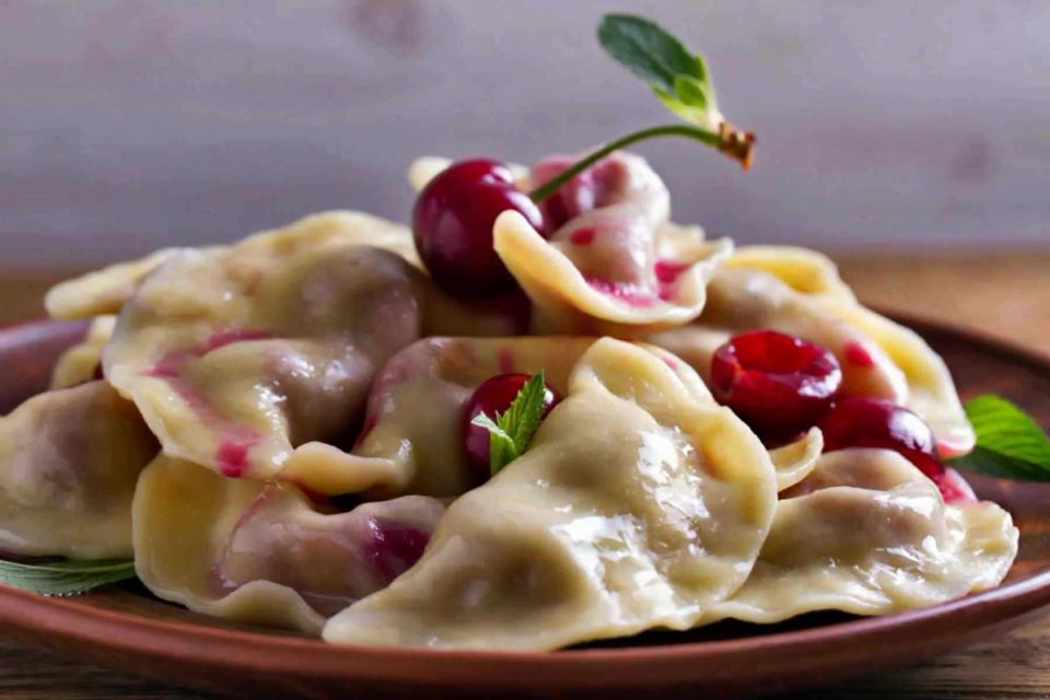 Летний кайф: секреты приготовления вареников с вишней