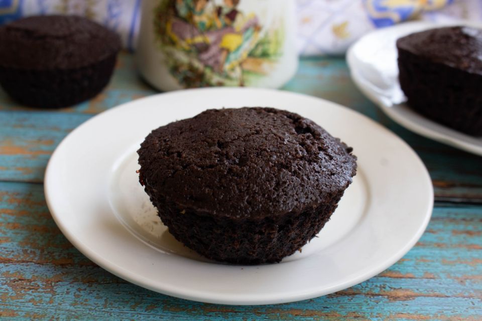 Найди новое применение черствым пряникам: мягкие кексы с джемом за считанные минуты