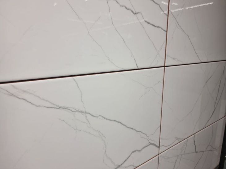 3 копеечных средства, от которых плитка заблестит как новая: даже въевшаяся плесень отвалится