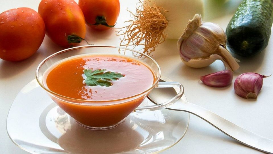 Испанцы едят этот холодный суп «ведрами»: приготовьте вместо окрошки за 10 минут