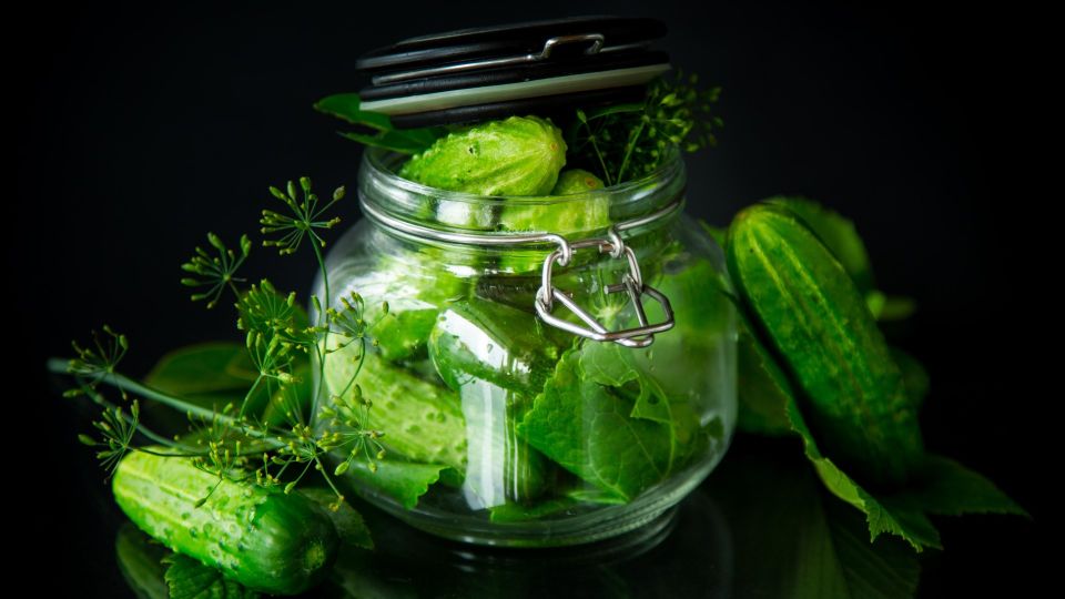 Огурцы на минералке: сочные, хрустящие, пикантные — вы таких точно не пробовали