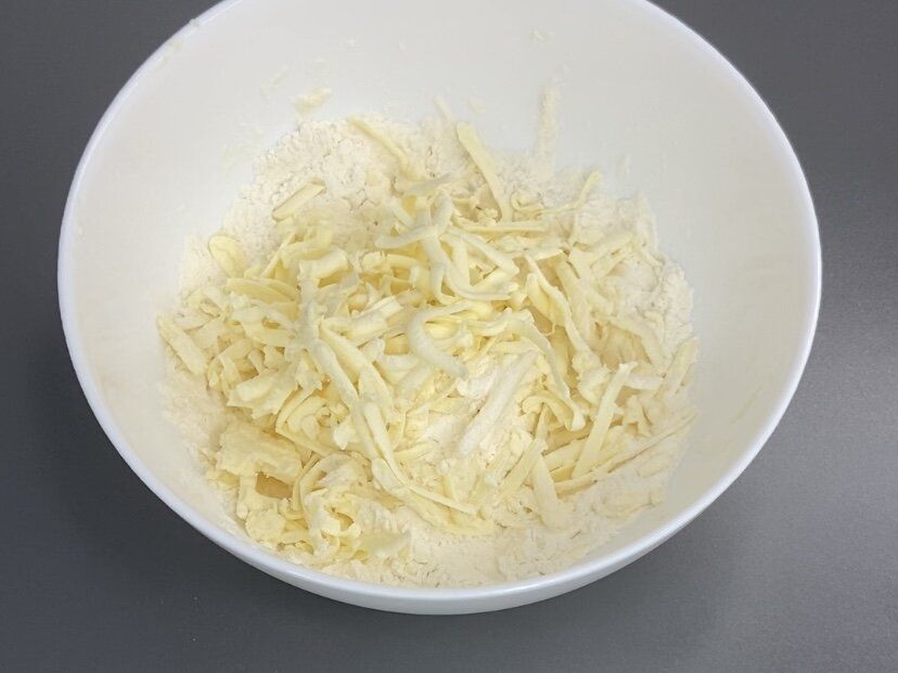 Секреты идеального пирога: насладитесь вкусом лета с абрикосами