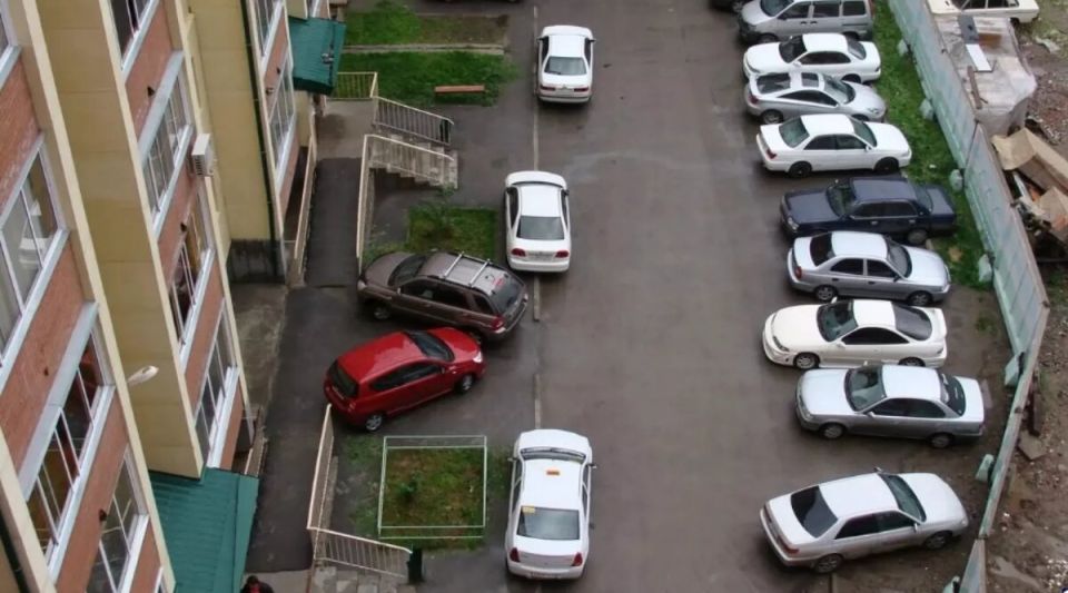 Парковка около жилых домов: права жильцов и законные нормы