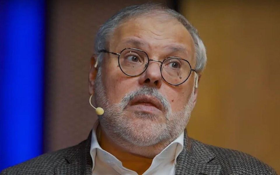 Экономические штормы впереди: Хазин предсказывает глобальные катаклизмы