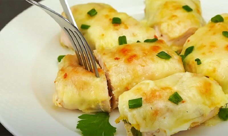 Как приготовить сочные рулетики из куриной грудки: секреты идеального блюда