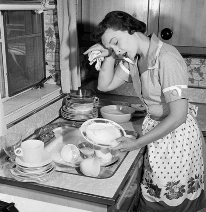 Как советские хозяйки справлялись с мытьем посуды
