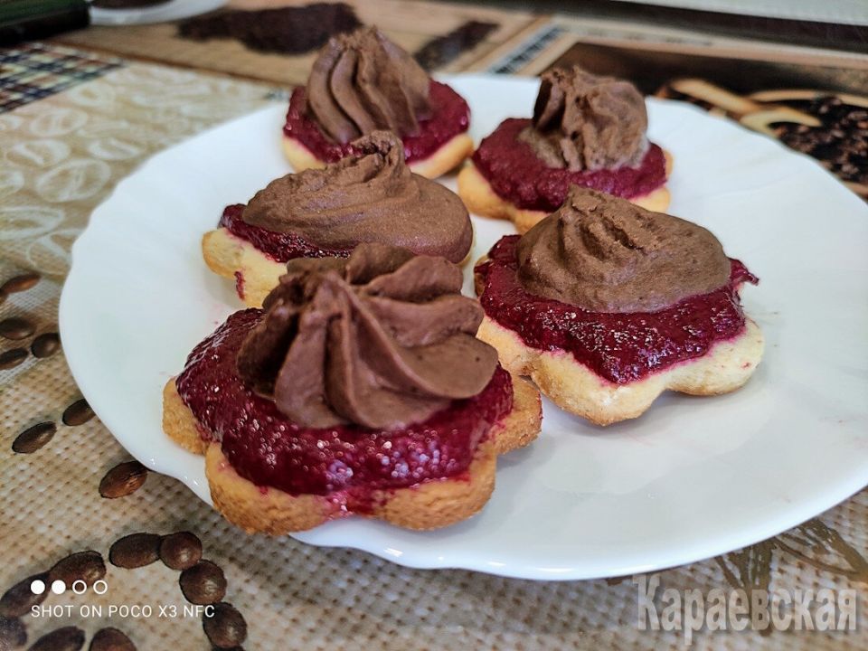 Песочное тесто, вишня и шоколад: идеальная гармония вкуса