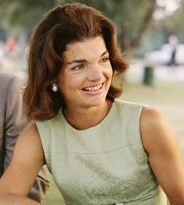 Тайна темных очков Жаклин Кеннеди: стиль и неуверенность