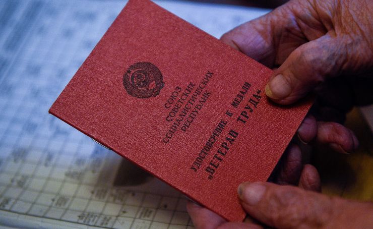 Наводим порядок: как новое звание «Ветеран труда» преобразит жизнь многих россиян