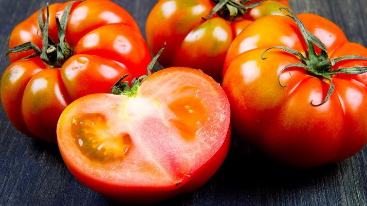 Как превратить водянистые томаты в сладкие за три простых подкормки