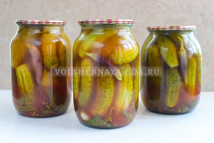 Маринованные огурцы с томатной пастой и острым перцем на зиму