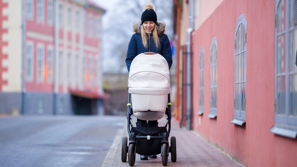 Льготы для одиноких родителей в 2026 году: что важно знать о пособиях и правах