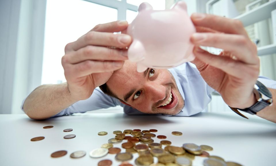 52% россиян откладывают деньги: почему это не обязательно победа над тревогами