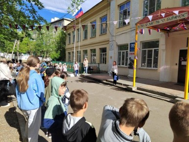 В Железнодорожном районе специалистом управления ГОЧС проводятся занятия по безопасности на водных объектах в пришкольных лагерях