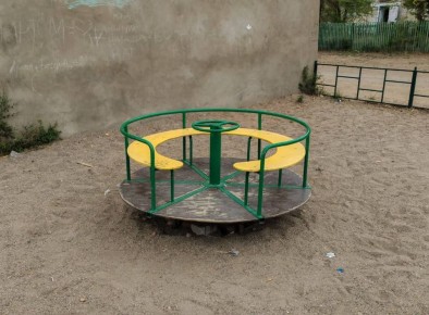 В Читинском районе по требованию прокуратуры проведен ремонт детской площадки