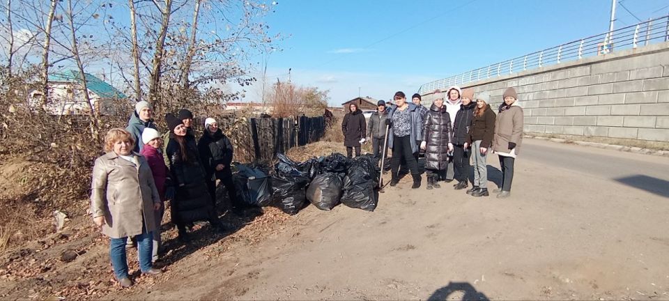 Сотрудники МинЖКХ приняли участие в общегородском субботнике