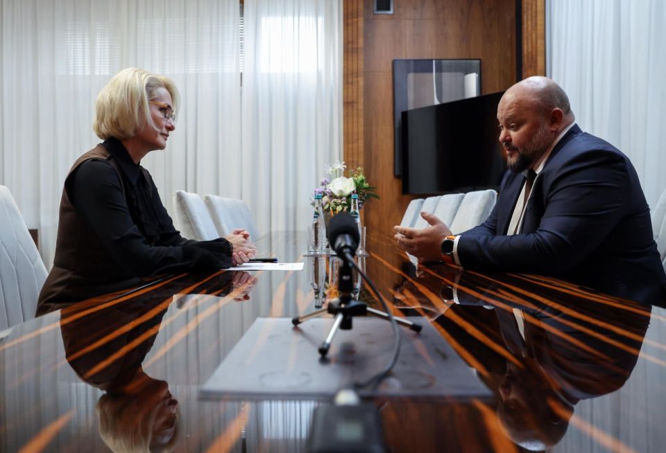 Единая Россия: Виктория Абрамченко стала наставником трех финалистов конкурса «Лидеры России. Политика»
