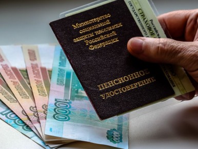 Прибавка к пенсии в октябре 2025 года: кому и как получить 10 000 рублей