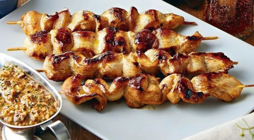 Шашлычки из курицы с фундуковым соусом: новый взгляд на классическое блюдо