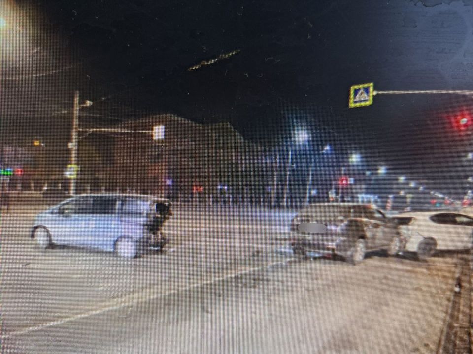    23    ,  .  .     : &quot;Toyota&quot;, &quot;Honda Freed&quot;, &quot;Mazda CX-7&quot;.