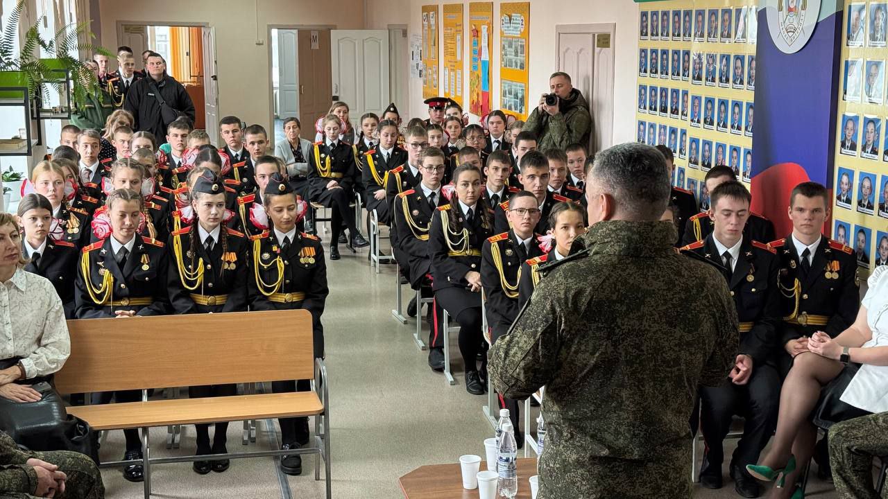 Генерал-лейтенант Роман Греков провел Урок Мужества для кадетов Забайкалья