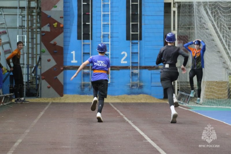 В спортивном комплексе «Огнеборец» прошли соревнования по пожарно-спасательному спорту среди воспитанников детской сборной Главного управления МЧС России по Забайкальскому краю В спортивном комплексе «Огнеборец» прошли соревнования по пожарно-спасательному спорту среди воспитанников детской сборной Главного управления МЧС России по Забайкальскому краю