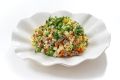 Классический оливье с мясным акцентом и яблочной свежестью