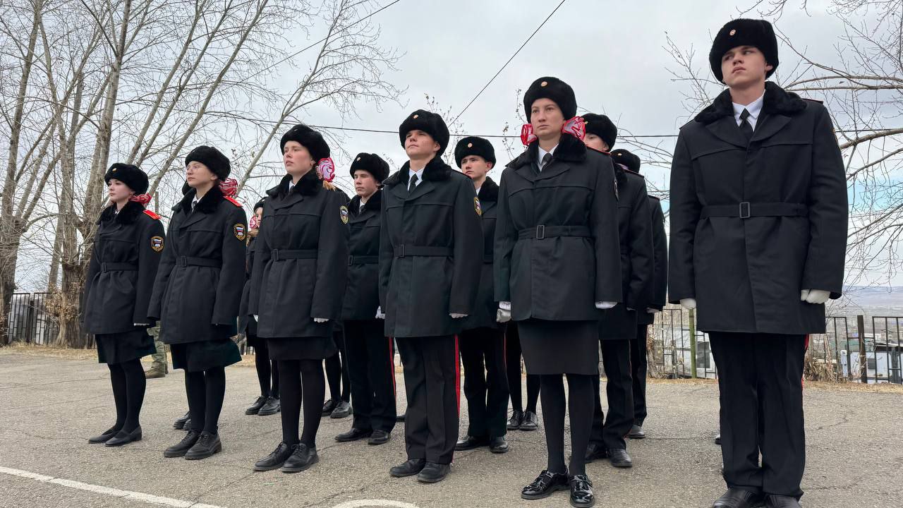 Генерал-лейтенант Роман Греков провел Урок Мужества для кадетов Забайкалья Генерал-лейтенант Роман Греков провел Урок Мужества для кадетов Забайкалья
