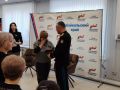 Роман Греков вручил медаль семье разведчика и музыканта Алексея Подопригоры