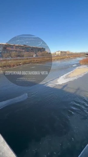 Автомобиль слетел с моста на улице Комсомольской