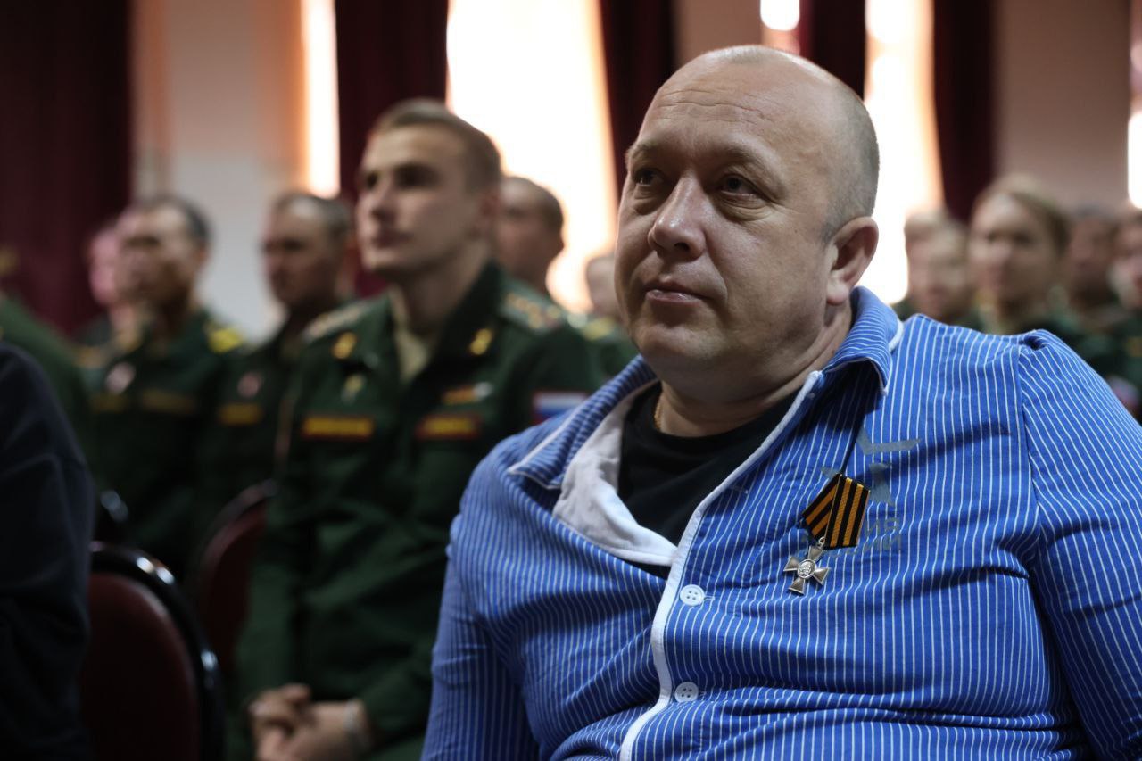 Генерал-лейтенант Роман Греков вручил награды военнослужащим 29 армии в военном госпитале Читы Генерал-лейтенант Роман Греков вручил награды военнослужащим 29 армии в военном госпитале Читы
