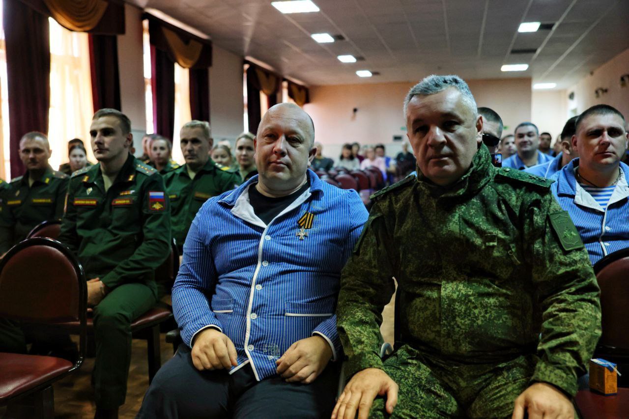 Генерал-лейтенант Роман Греков вручил награды военнослужащим 29 армии в военном госпитале Читы Генерал-лейтенант Роман Греков вручил награды военнослужащим 29 армии в военном госпитале Читы