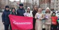 Автоинспекторы поздравили автомобилистов с профессиональным праздником
