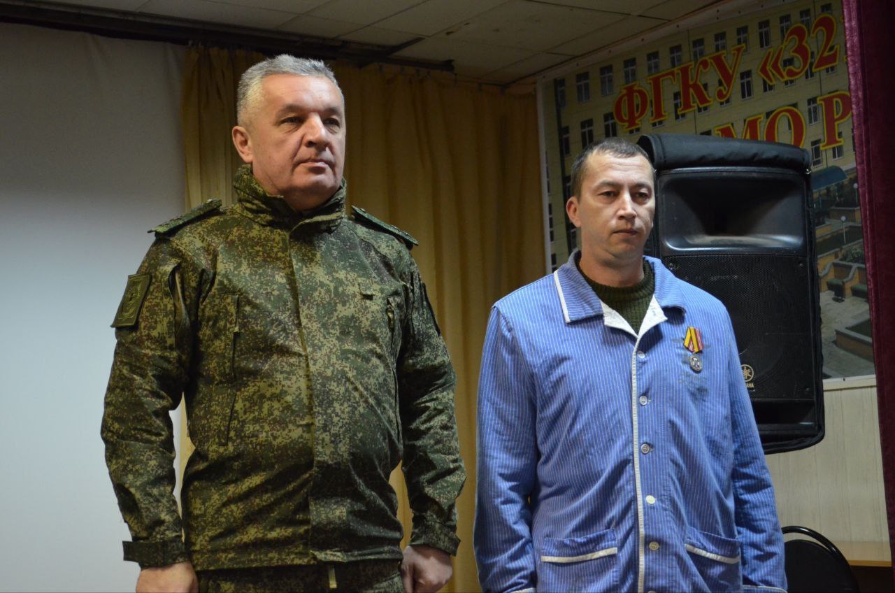 Генерал-лейтенант Роман Греков вручил награды военнослужащим 29 армии в военном госпитале Читы Генерал-лейтенант Роман Греков вручил награды военнослужащим 29 армии в военном госпитале Читы