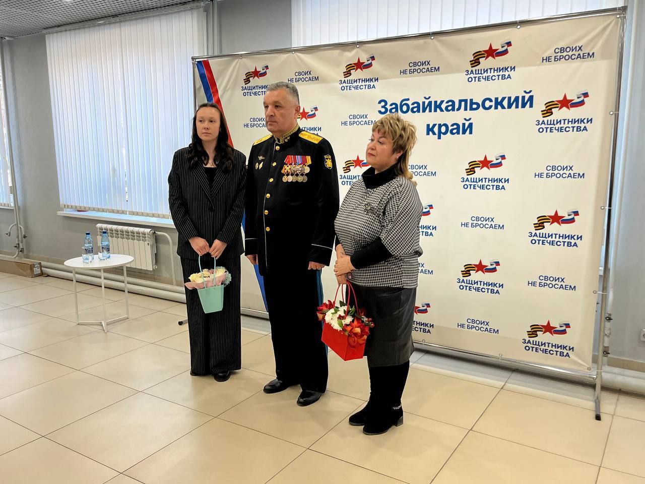 Роман Греков вручил медаль семье разведчика и музыканта Алексея Подопригоры Роман Греков вручил медаль семье разведчика и музыканта Алексея Подопригоры