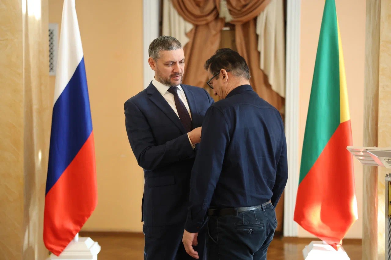 Александр Осипов вручил забайкальцам высокие государственные награды Александр Осипов вручил забайкальцам высокие государственные награды