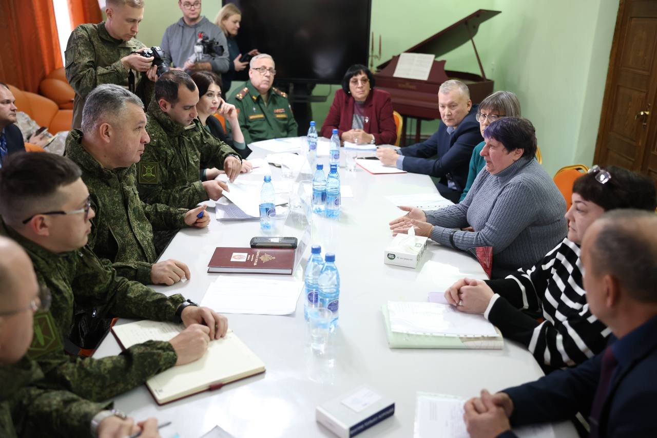 Генерал-лейтенант Роман Греков ответил на вопросы семей участников спецоперации на форуме «Народ и Армия едины» в Забайкалье