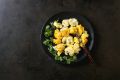 Маринованная цветная капуста с соусом из апельсина и имбиря