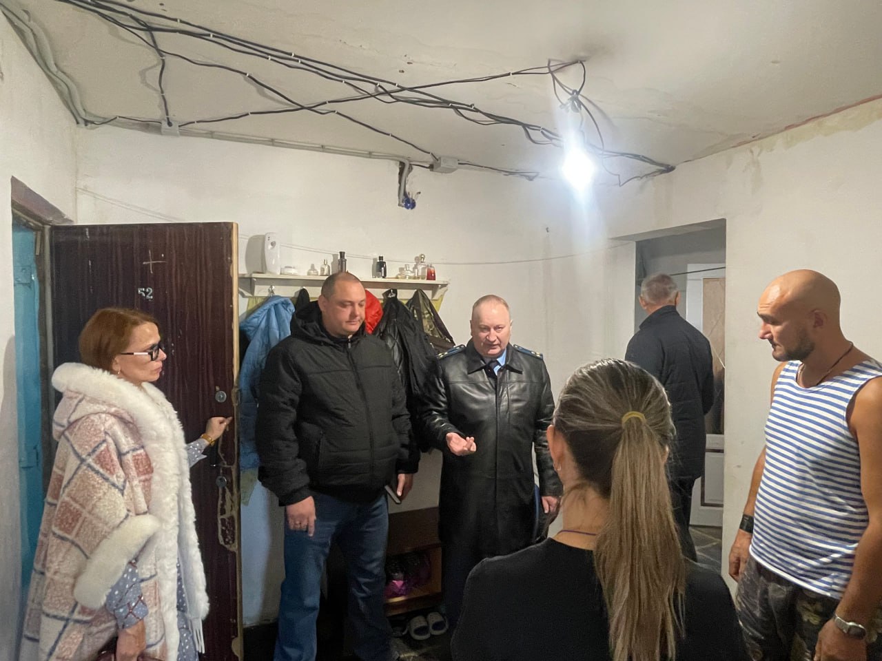 Лопнувшая три недели назад труба отопления на чердаке многоквартирного дома в Краснокаменске привела к затоплению десяти квартир первого подъезда
