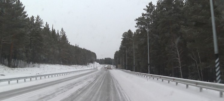 Забайкальцев призывают к осторожности на дорогах из-за снега