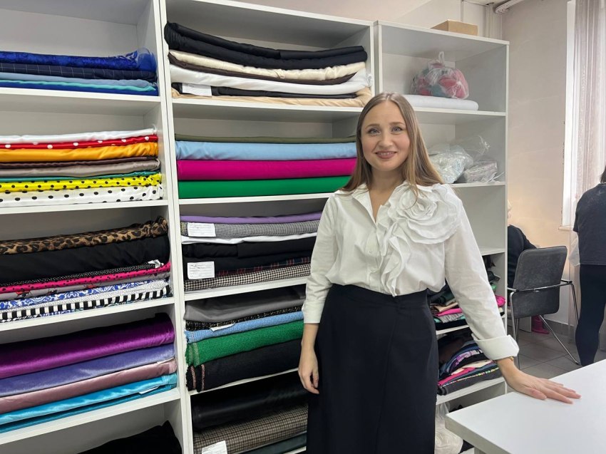 Читинка оставила госслужбу ради любимого дела – сейчас в ее ателье можно сшить платье за три дня