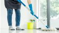 На полу не останется грязи и микробов: добавьте эту жидкость в воду при мытье