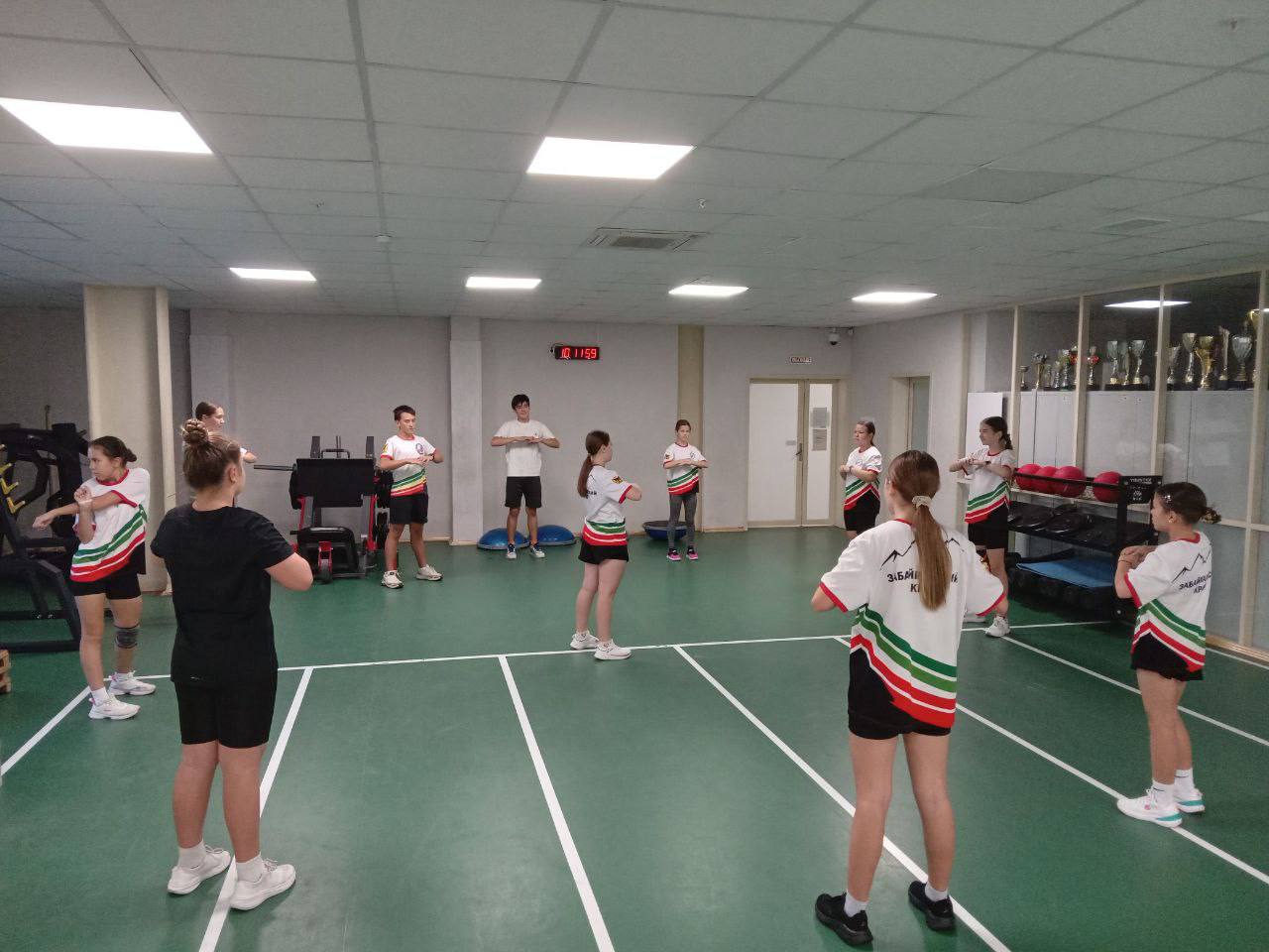 В ритме скольжения: Жизнь команды конькобежного спорта СШОР№1 В ритме скольжения: Жизнь команды конькобежного спорта СШОР№1