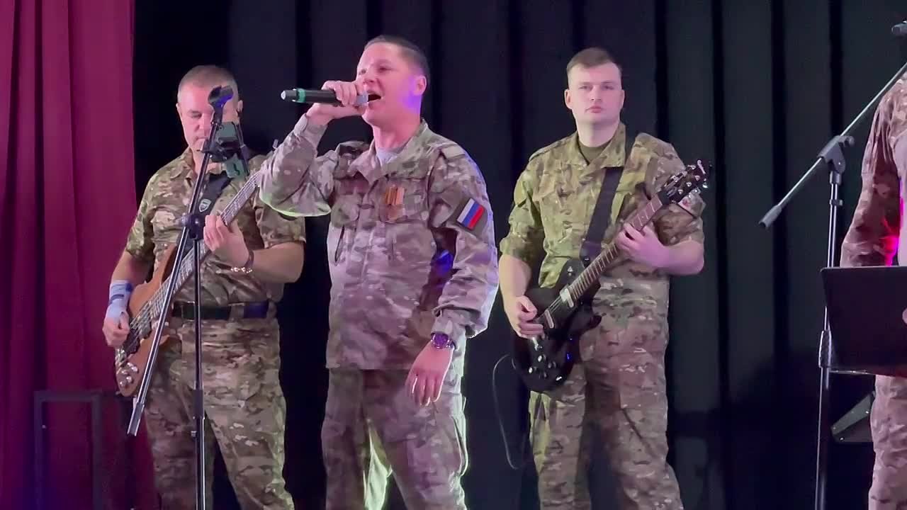 В эти минуты в стенах концертного зала в Борзе проходит концерт группы «Мы есть мы»