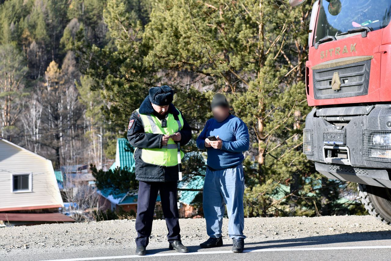 Большегрузы под особым вниманием: в Забайкалье Госавтоинспекция проводит операцию «Федеральная автодорога» Большегрузы под особым вниманием: в Забайкалье Госавтоинспекция проводит операцию «Федеральная автодорога»