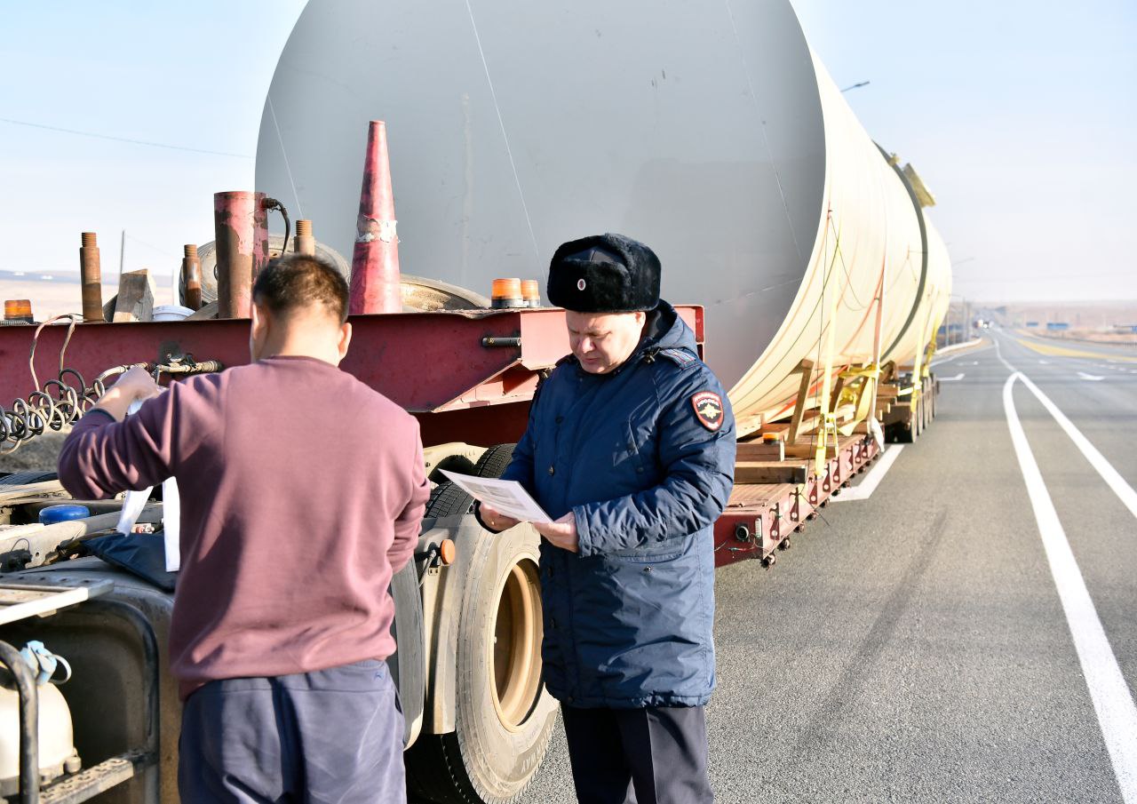 Большегрузы под особым вниманием: в Забайкалье Госавтоинспекция проводит операцию «Федеральная автодорога» Большегрузы под особым вниманием: в Забайкалье Госавтоинспекция проводит операцию «Федеральная автодорога»